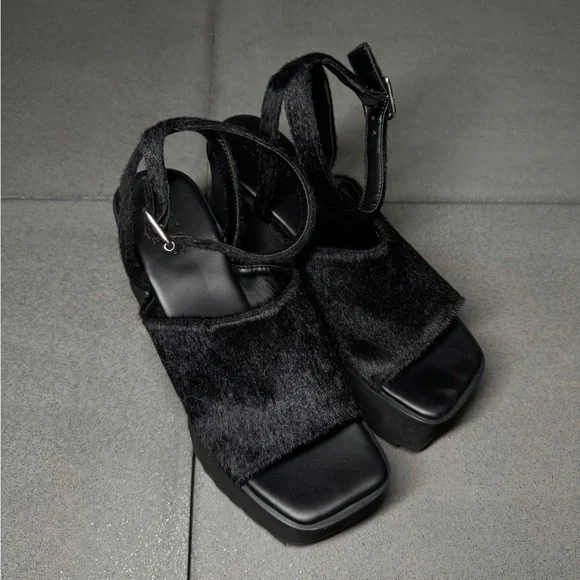 DOLLSKILL Women's Black Platform Sandals - Picture 2 of 3